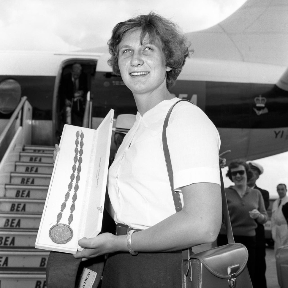 Ол.чемпионка 1960 Anita Lonsbrough на марках