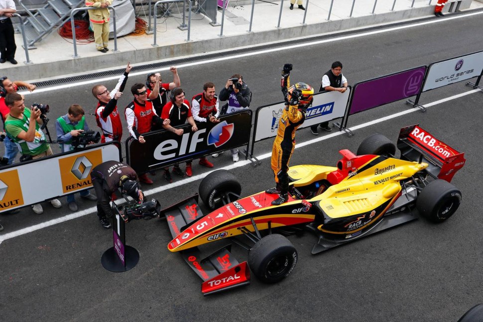 Мировая гоночная серия Renault 2013