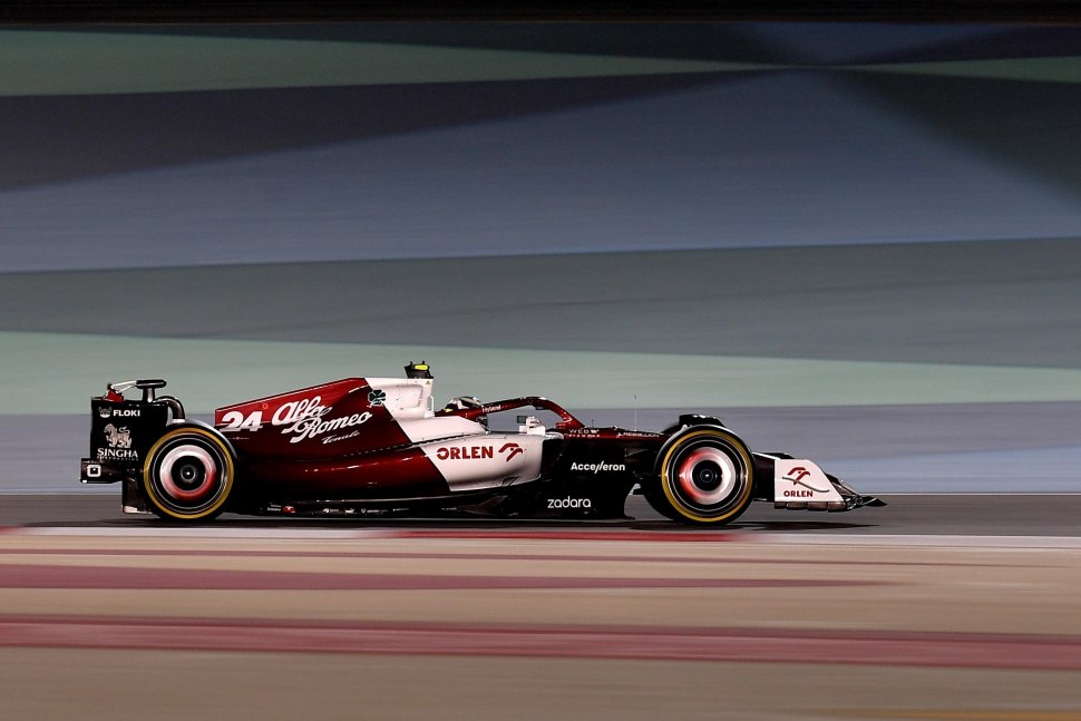 Guanyu Zhou f1 2022
