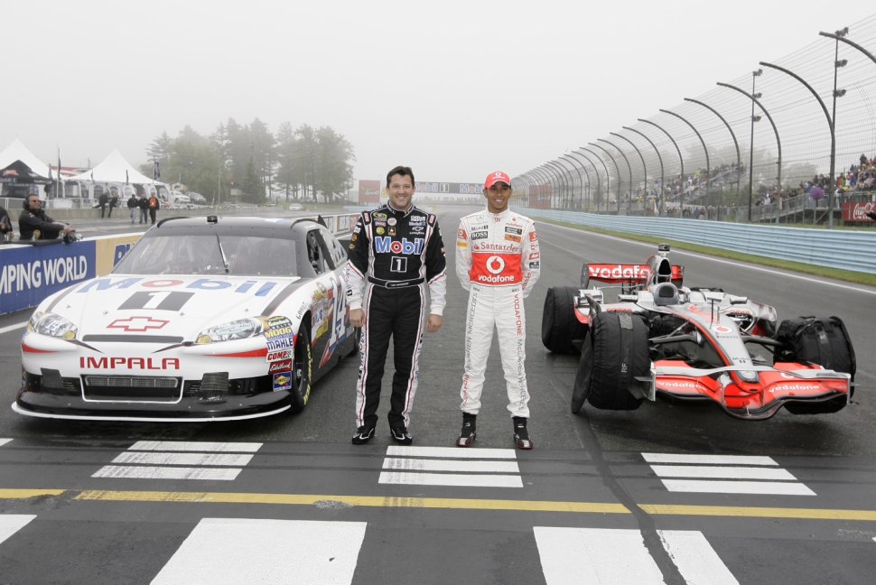 F1 Vodafone пилот Lewis Hamilton