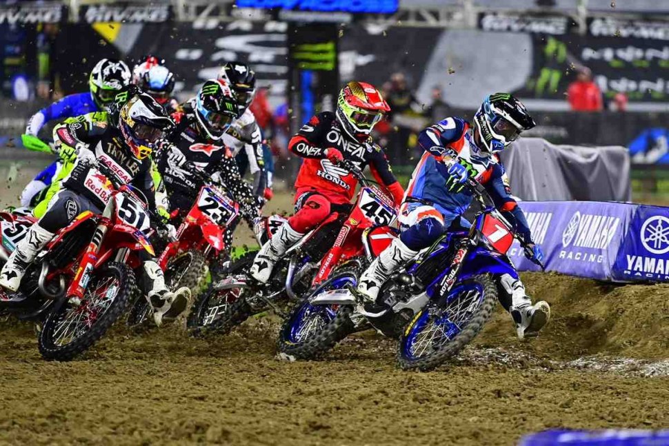 Monster Energy Supercross Coop